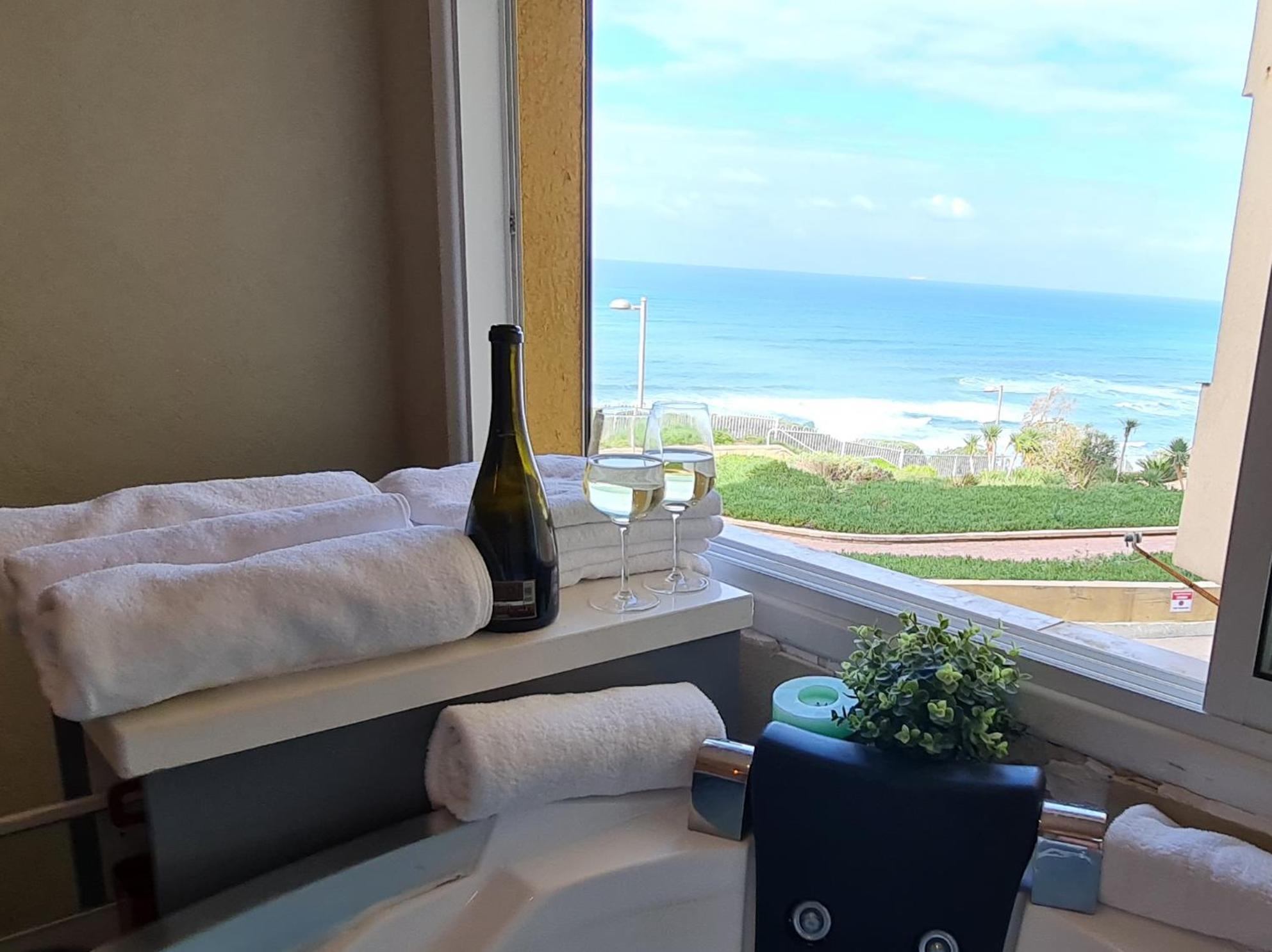 Magic On The Sea-Suites With A Private Jacuzzi And A Private Sea View ネタニア 部屋 写真