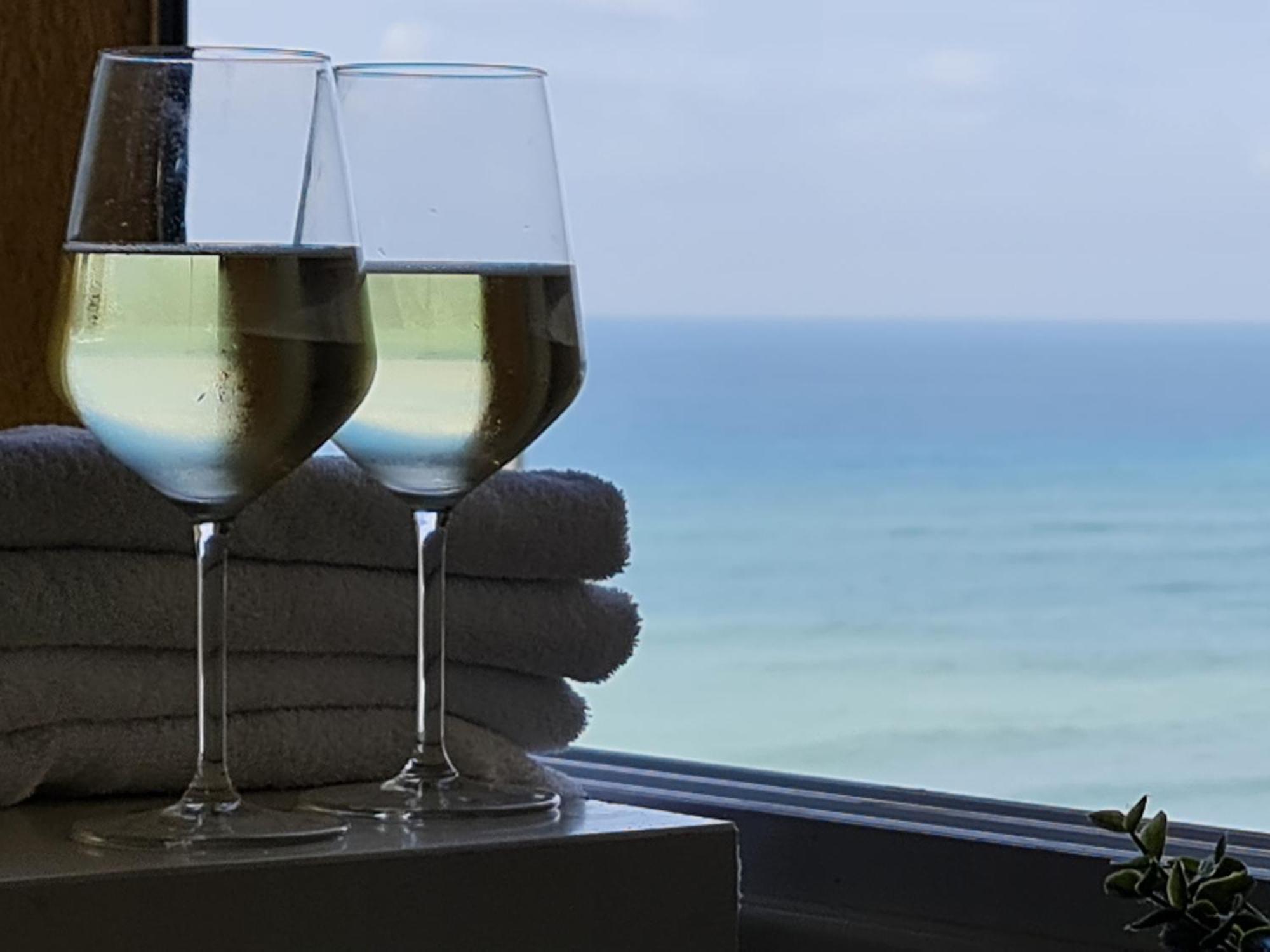 Magic On The Sea-Suites With A Private Jacuzzi And A Private Sea View ネタニア 部屋 写真