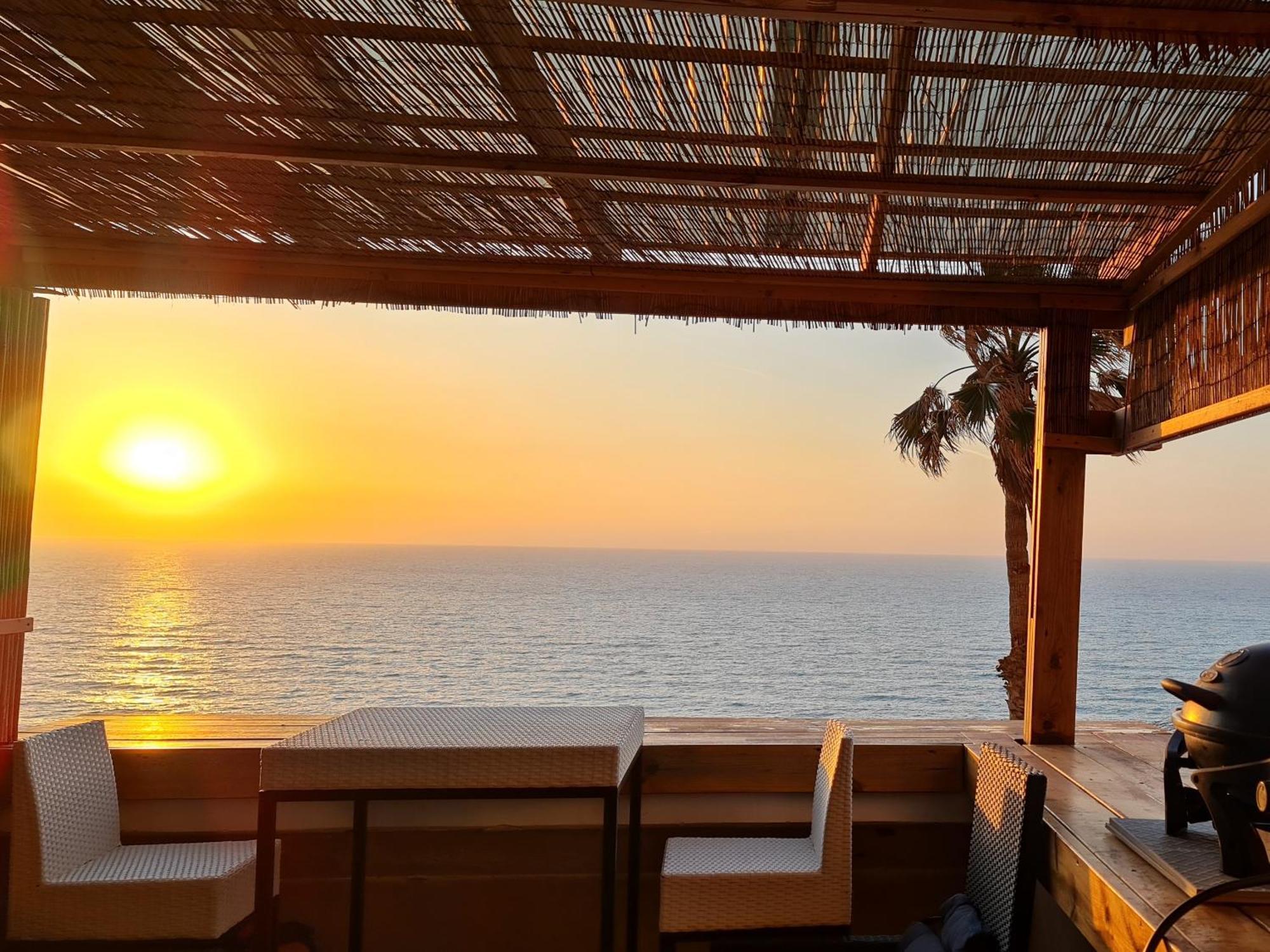 Magic On The Sea-Suites With A Private Jacuzzi And A Private Sea View ネタニア 部屋 写真